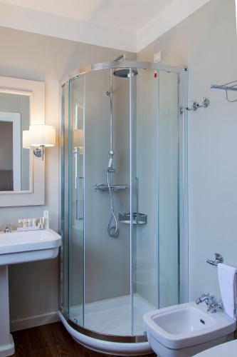 a bathroom with a shower and a toilet and a sink at Réva Resort in Monforte dʼAlba