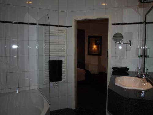 
Ein Badezimmer in der Unterkunft Hotel Pommerloch
