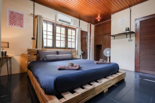 Ένα ή περισσότερα κρεβάτια σε δωμάτιο στο Slow-Down Homestay Koh Tao 1