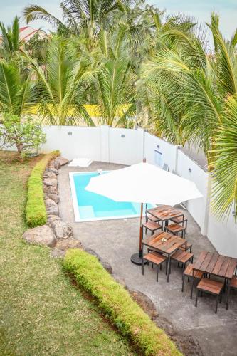 Bazén v ubytování Bois Mapou Self Catering Apartments Unit 204 nebo v jeho okolí