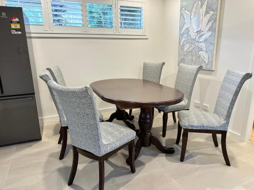 Galería fotográfica de 3BR Home 10 mins walk to UOW, free parking, with AC en Keiraville