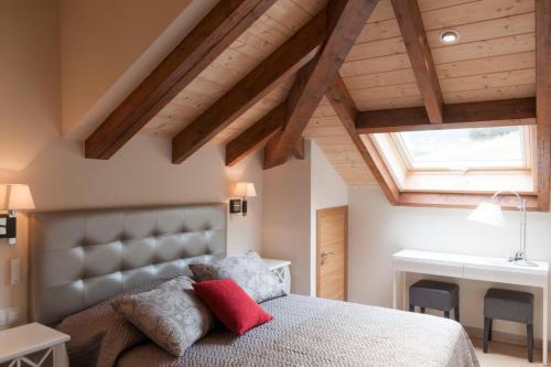 Katil atau katil-katil dalam bilik di Apartamentos Rurales Los Mazos