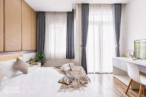 Ein Bett oder Betten in einem Zimmer der Unterkunft Private 5-6BRs house - Walk to BenThanh, BuiVien by Gon De Home