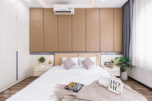 Ein Bett oder Betten in einem Zimmer der Unterkunft Private 5-6BRs house - Walk to BenThanh, BuiVien by Gon De Home
