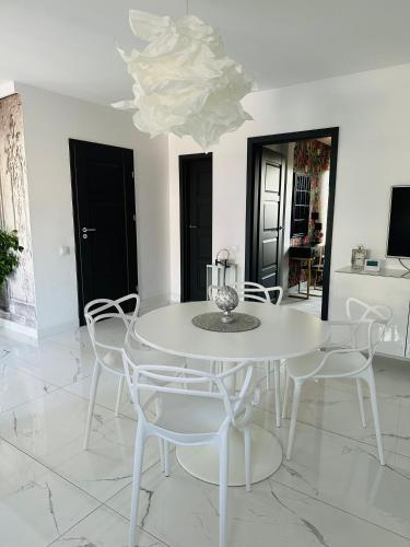 Μια τηλεόραση ή/και κέντρο ψυχαγωγίας στο Apartament Polli
