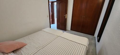 Postel nebo postele na pokoji v ubytování Apartamento nuevo, mejores vistas Costa Dorada de todo Salou, a 30 segundos de la playa
