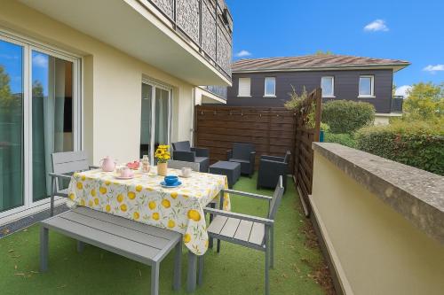 Μπαλκόνι ή βεράντα στο Cocon à deux pas de Disney avec terrasse