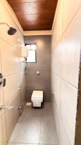 Koupelna v ubytování Neelkanth Inn