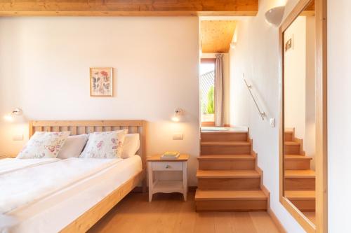 a bedroom with a bed and a staircase at Agriturismo Il Follo in Valdobbiadene