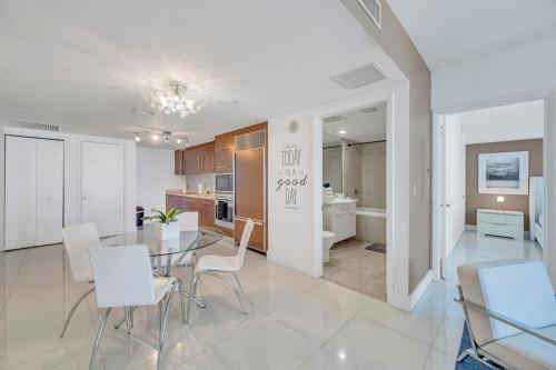 Kuchyň nebo kuchyňský kout v ubytování 48th Floor ocean View Brickell