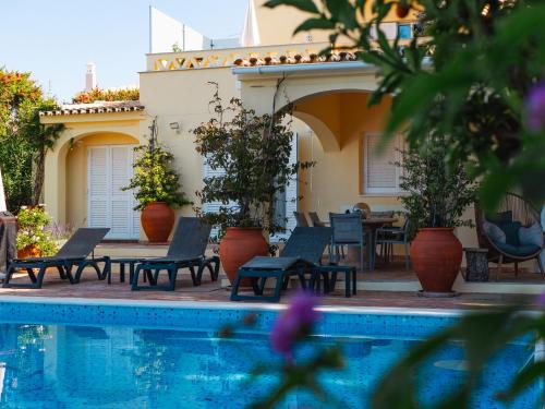 Beach villa Casa de Amanhã 450 mts to the beach with beautiful garden and heated saltwater pool photo 3