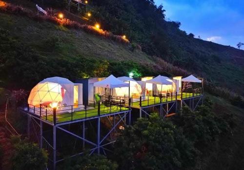 a building with a bunch of tents on a hill at ม่อน ซากุระ ม่อนแจ่ม in Mon Jam