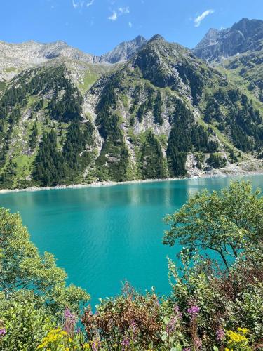 a view of a mountain lake in the mountains at Apart Franz Josef in Stumm