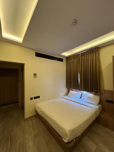 a large bed in a room with a window at Hotel Indian Imperial in Kumbakonam