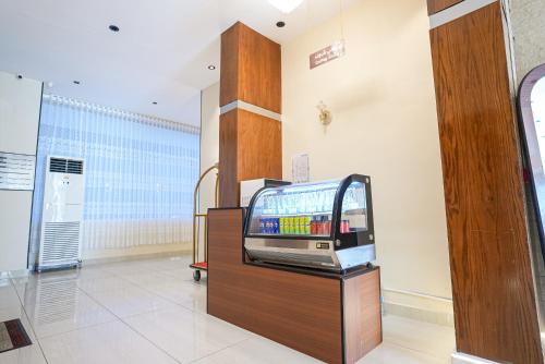 a lobby with a television in a room at ركن صحاري للشقق المخدومة العليا Rukn Sahari for Served Apartments in Tabuk