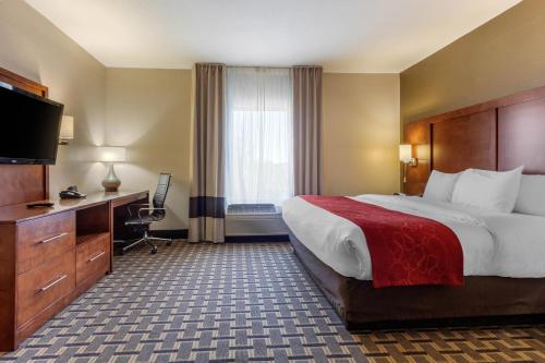 TV a/nebo společenská místnost v ubytování Comfort Suites