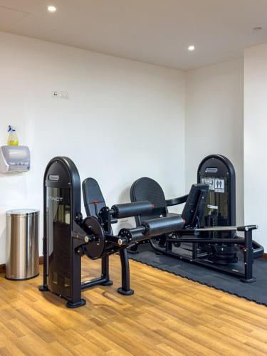 Das Fitnesscenter und/oder die Fitnesseinrichtungen in der Unterkunft Luxurious Saadiyat - Large Studio with Balcony - 5 min to Louvre and Mamsha - 3 min walk to NYU University - Designer's Choice
