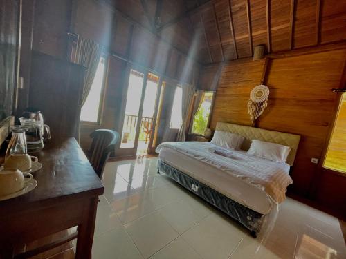 a bedroom with a bed in a room with a counter at Nora Cottage in Sampalan