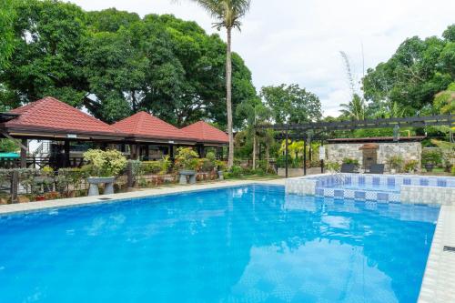 Kolam renang di atau dekat dengan Balay Marino