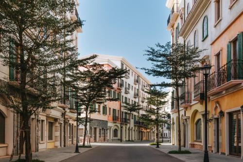 an empty street in a city with buildings at The Hill Apartment - Phú Quốc - Firework & Ocean View in Phu Quoc