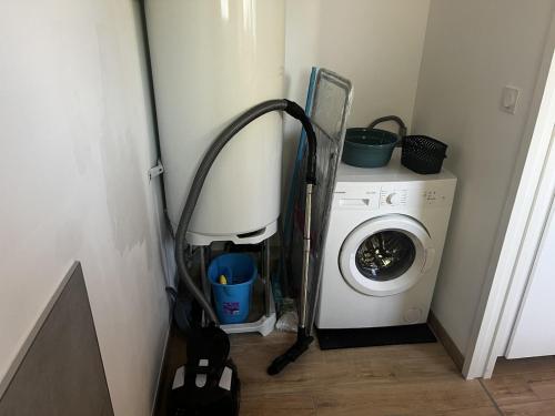 a laundry room with a washing machine and a washer at Maison 80 m2 à 5mn de Nantes in Sautron