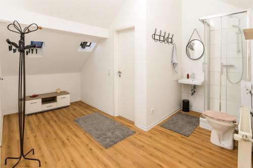 Ένα μπάνιο στο Tolle Wohnung für 5 Personen