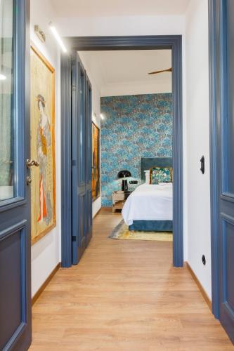 Una cama o camas en una habitación de Archo Nafplio Suites & Rooms