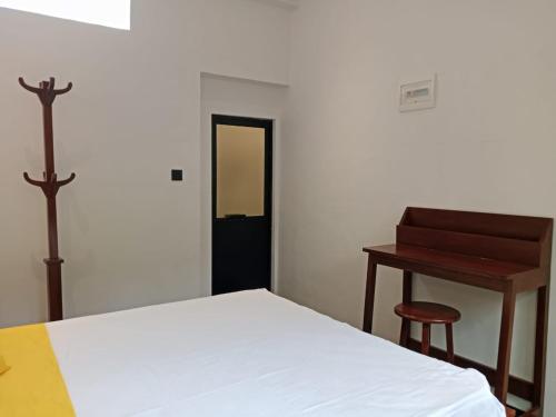 Postel nebo postele na pokoji v ubytování Midigama Home Stay Rooms