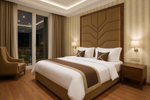 Ένα ή περισσότερα κρεβάτια σε δωμάτιο στο Hotel Himalayan Hill Queen -Centrally Heated & Air cooled # On Mall Road# Best Selling Hotel in Mcleodganj