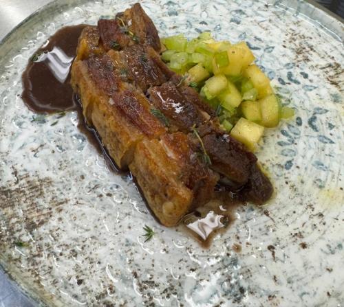 Makanan di atau berdekatan penginapan di ladang