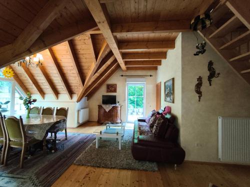 a living room with a table and a couch at Ferienwohnung yuan in Bruchweiler-Bärenbach