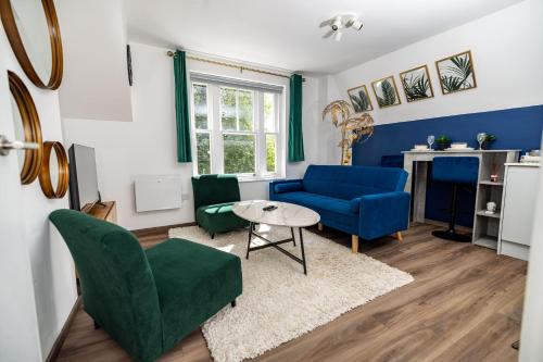 a living room with blue chairs and a table at Modern 2-Bed Apartment - Near Train and Town - Parking Available in High Wycombe