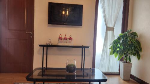 a glass table with a cake on top of it at Majesty Apartemen Strategis Dekat Mall Toll Dan segalanya in Bandung