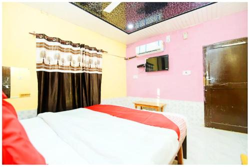 Postel nebo postele na pokoji v ubytování Hotel Kiran Talai HP