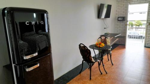 Dapur atau dapur kecil di The Queenslander Motel