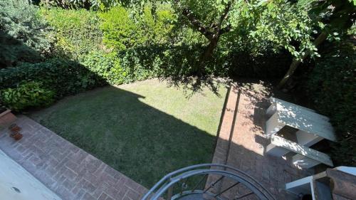 Κήπος έξω από το Petite Maison, nel borgo di Cetona