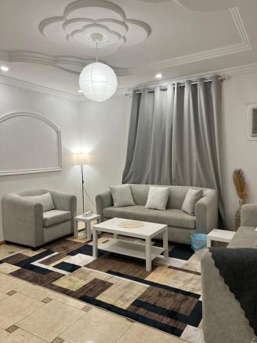 a living room with a couch and a table at نسمة كيان للشقق المخدومة in Jeddah