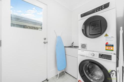 Gambar di galeri bagi Quiet and Cozy 4 Bedrooms in Werrington di Austral
