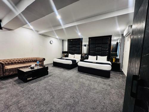 Гостиная зона в OXVUE Boutique Hotel