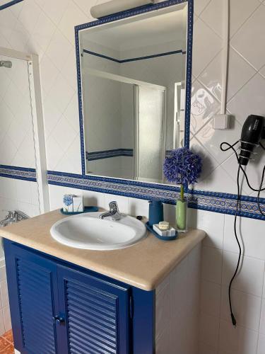 a bathroom with a sink and a mirror at Refúgio do Mira in Vila Nova de Milfontes