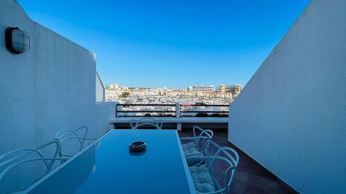 Penthouse Triplex Marina T2 by HsR Vilamarina
