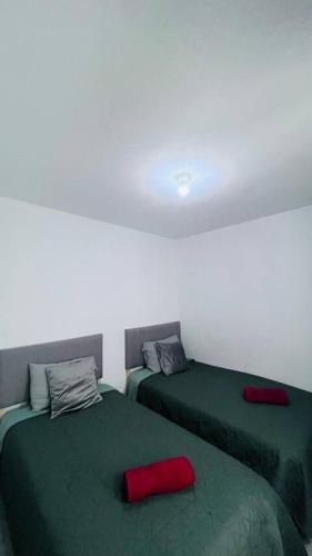 Ένα ή περισσότερα κρεβάτια σε δωμάτιο στο Bonita Casa en Querétaro