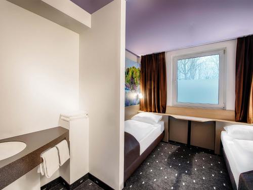 Ένα ή περισσότερα κρεβάτια σε δωμάτιο στο B&B Hotel Kassel-Süd