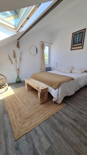 Postel nebo postele na pokoji v ubytování Sukha surf lodge