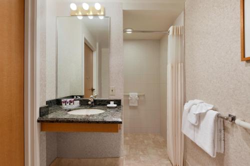 A bathroom at Harrah's Lake Tahoe Hotel & Casino
