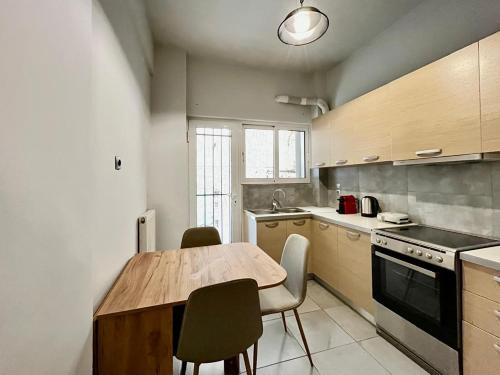 1BR Warm and Earthy apartment in Athens with AC