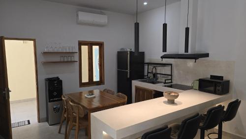 Η κουζίνα ή μικρή κουζίνα στο HomeVillas