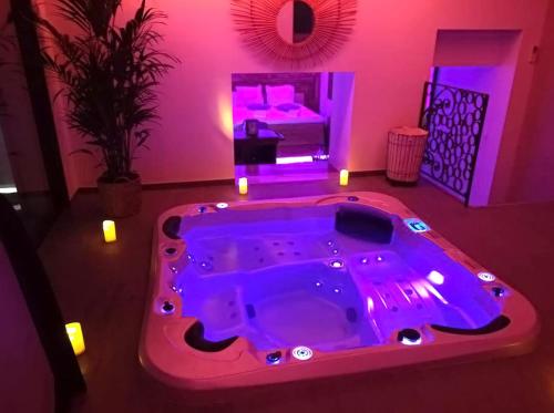Gambar di galeri bagi Cocon D'amour En Luberon - Chambre Spa a proximite de l'Isle sur la Sorgue di LʼIsle-sur-la-Sorgue