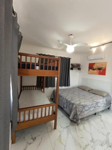 two bunk beds in a room with marble floors at Casa Nova no Centro de Penedo-Quitinete in Penedo