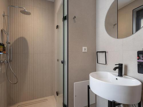 Bilik mandi di Villa Thimi - Luxury Family Villa - Private Pool